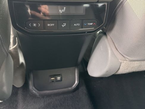 Used 2021 Toyota Highlander LE image 17