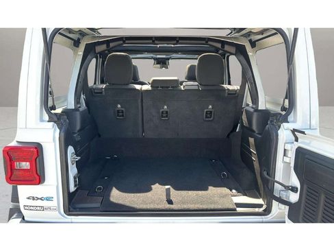 Used 2025 Jeep Wrangler Unlimited Rubicon 4xe w/ Convenience Group AWD/4WD image 9