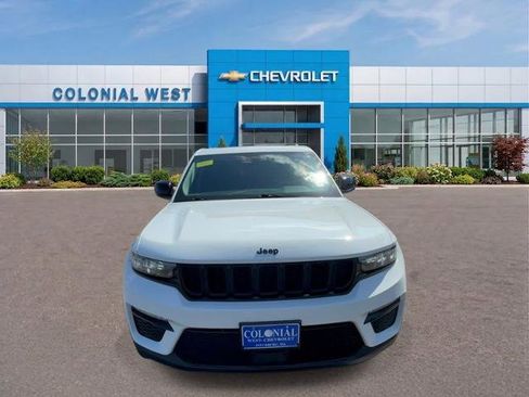 Used 2023 Jeep Grand Cherokee Limited w/ Black Appearance Package AWD/4WD image 8