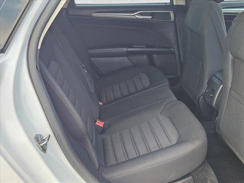 Used 2018 Ford Fusion SE w/ Fusion SE Technology Package image 18