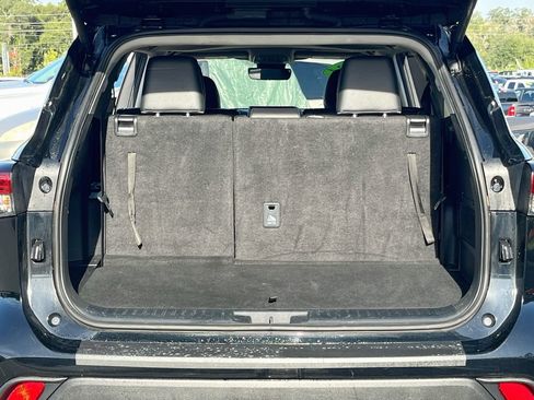Used 2024 Toyota Highlander XLE FWD image 26