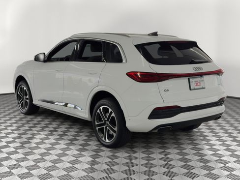 Used 2025 Audi Q5 Premium w/ Convenience Package AWD/4WD image 3