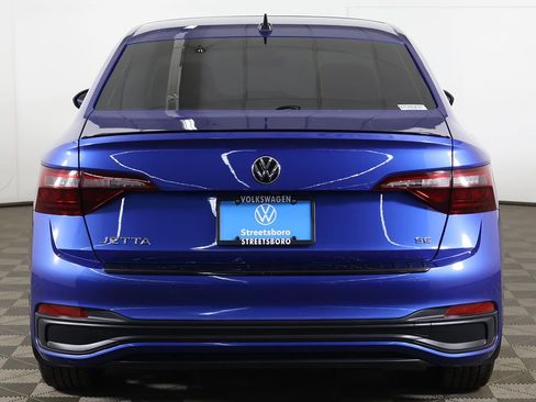 Used 2024 Volkswagen Jetta SE FWD image 12