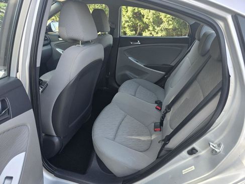 Used 2013 Hyundai Accent GLS w/ Premium Pkg image 9