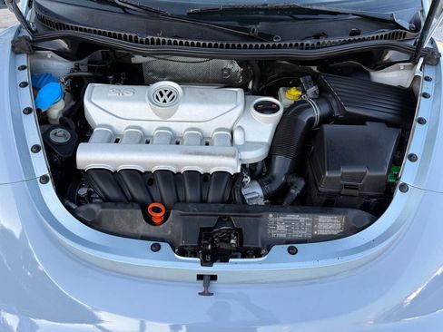 Used 2010 Volkswagen Beetle Coupe FWD image 10