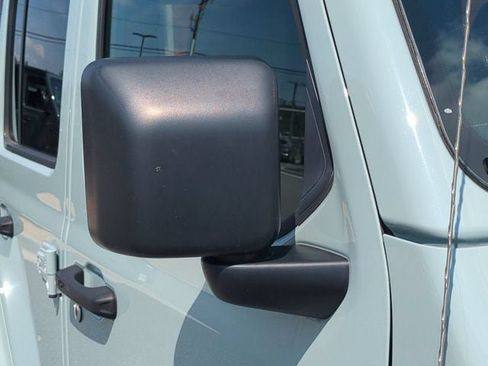 Used 2023 Jeep Wrangler Unlimited Sahara AWD/4WD image 12