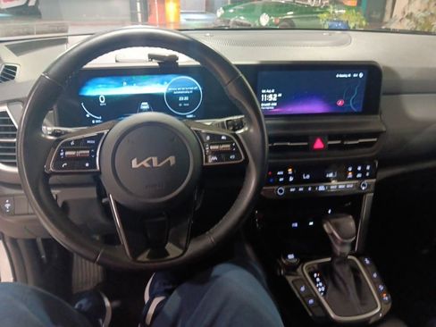 Used 2025 Kia Seltos EX w/ EX Sunroof Package AWD/4WD image 5