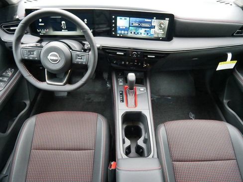 New 2025 Nissan Kicks SR w/ SR Premium Package image 7