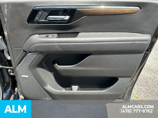 Used 2025 Chevrolet Suburban High Country AWD/4WD image 18
