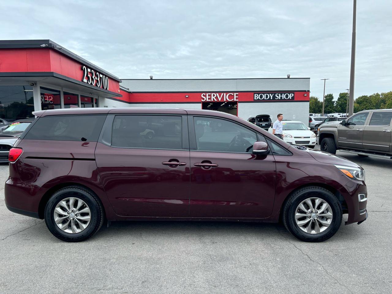 Used 2020 Kia Sedona LX FWD image 2