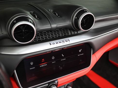 Certified 2019 Ferrari Portofino RWD image 32