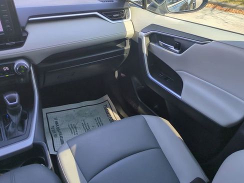 Used 2021 Toyota RAV4 XLE Premium image 16