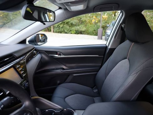 Used 2020 Toyota Camry LE image 14