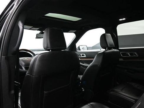 Used 2018 Ford Explorer Platinum AWD/4WD image 18