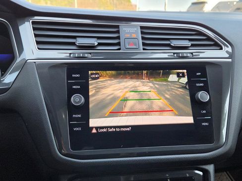 Used 2023 Volkswagen Tiguan SE w/ Panoramic Sunroof Package image 31