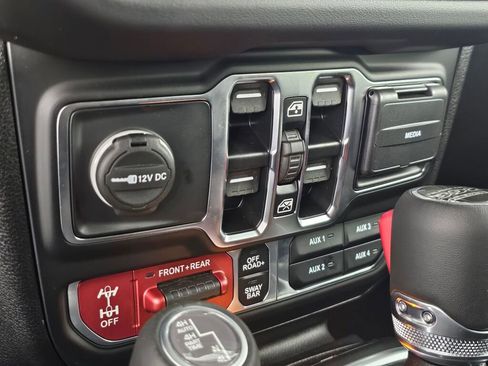 New 2025 Jeep Wrangler Unlimited Rubicon 392 image 28