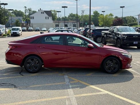 Used 2022 Hyundai Elantra SEL w/ Convenience Package FWD image 7