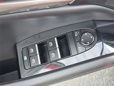 Used 2024 MAZDA MAZDA3 s image 22