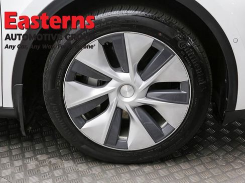 Used 2022 Tesla Model Y Long Range image 28