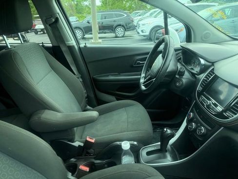 Used 2021 Chevrolet Trax LS w/ Tint and Cruise Package FWD image 5