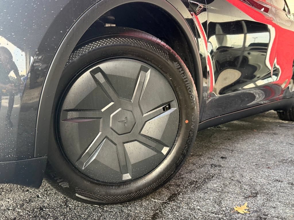 Used 2026 Tesla Model Y AWD image 2