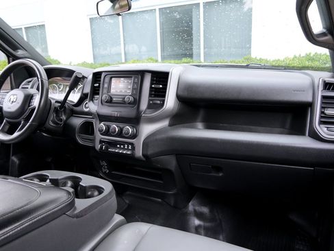 Used 2022 RAM 2500 Tradesman w/ Chrome Appearance Group AWD/4WD image 7