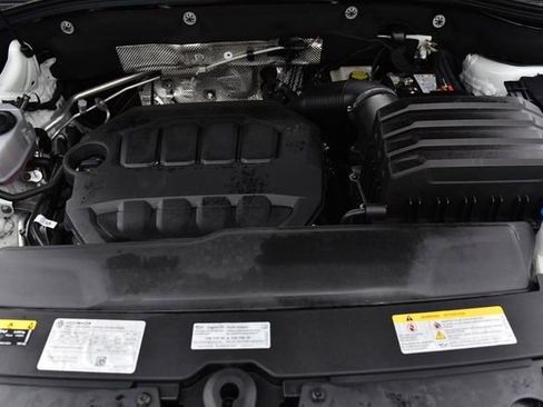 Certified 2025 Volkswagen Atlas SE image 27