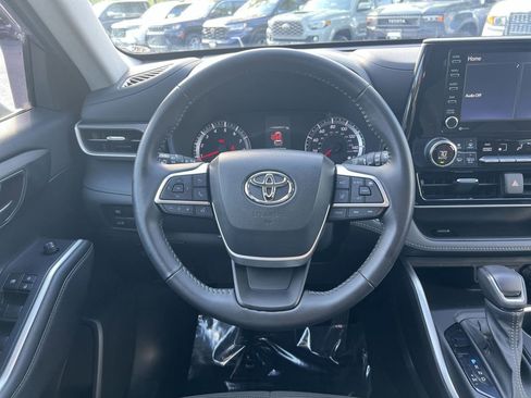 Used 2022 Toyota Highlander LE image 24