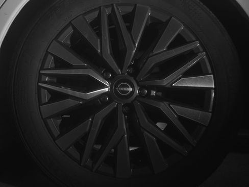 Used 2025 Nissan Altima 2.5 SV image 14