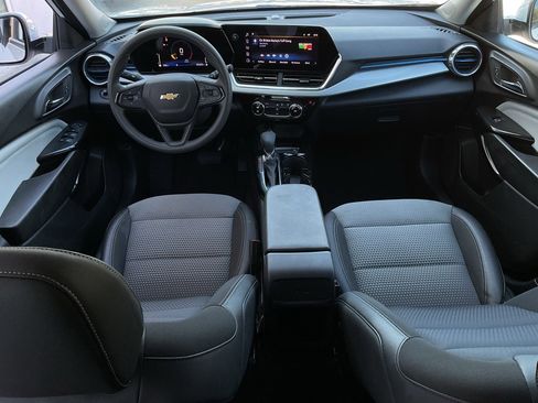 Used 2025 Chevrolet Trax LT image 20