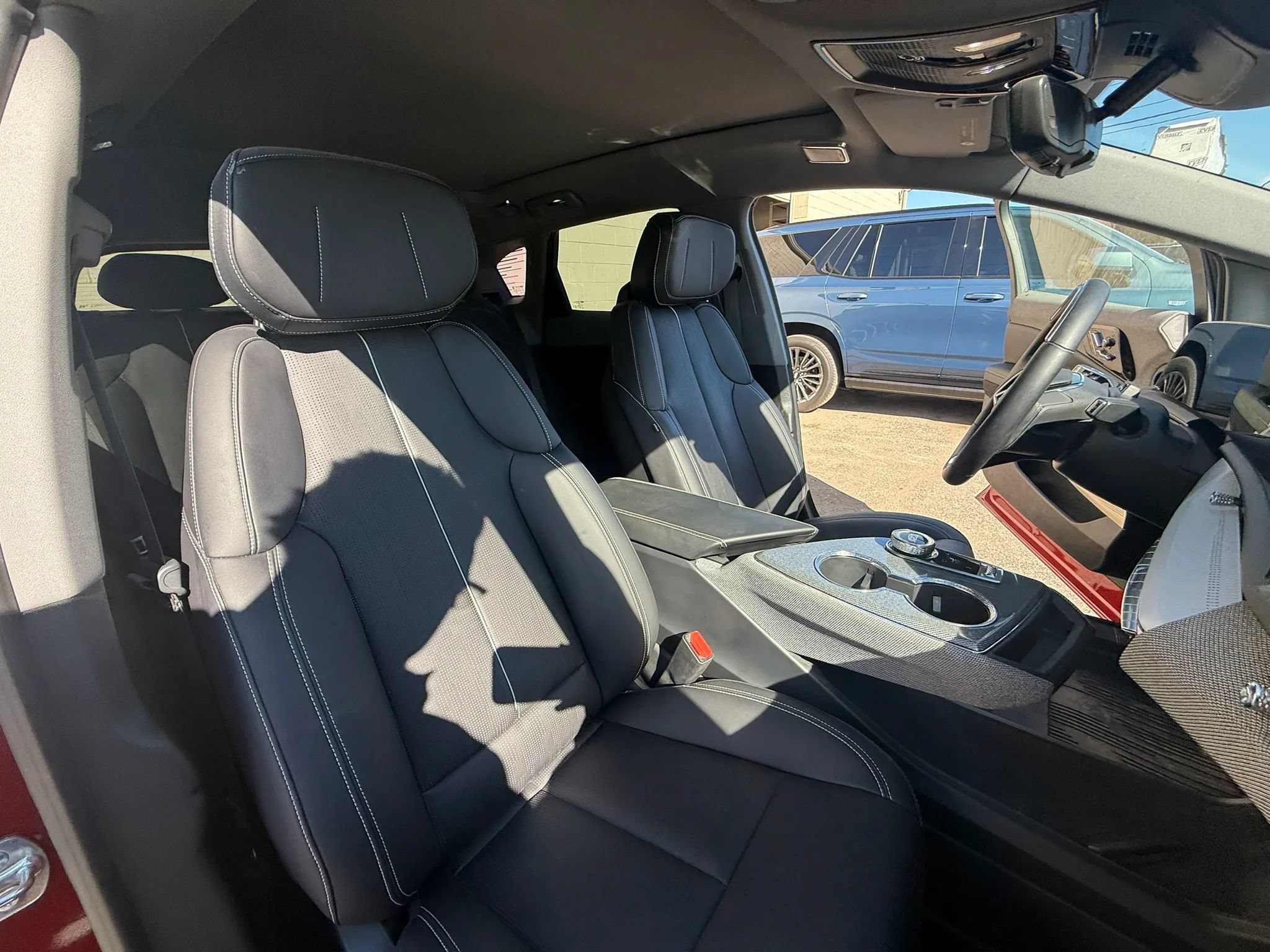 Used 2025 Cadillac Optiq Sport 2 w/ LPO, Floor Liner Package AWD/4WD image 32