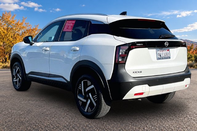 Used 2026 Nissan Kicks SV FWD image 4