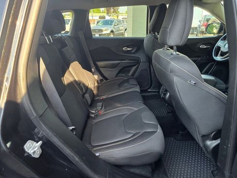 Used 2015 Jeep Cherokee Latitude w/ Comfort/Convenience Group image 22