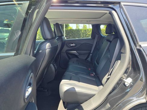 Used 2022 Jeep Cherokee Limited AWD/4WD image 18