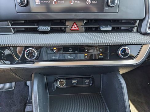 Certified 2025 Kia Sportage LX image 23