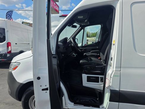 Used 2019 Mercedes-Benz Sprinter 170 image 13