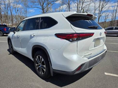 Used 2023 Toyota Highlander XLE AWD/4WD image 5