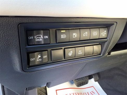 Used 2023 Toyota Sequoia Capstone image 19