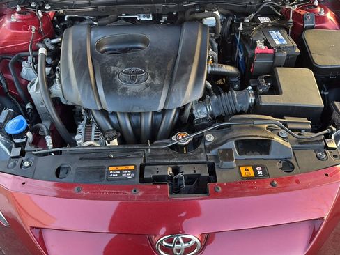 Used 2019 Toyota Yaris L image 24
