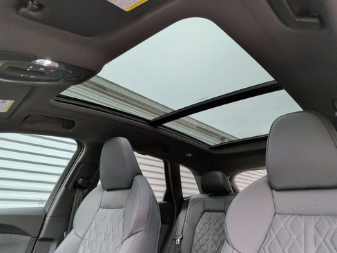 Used 2025 Audi SQ5 Premium Plus AWD/4WD image 30