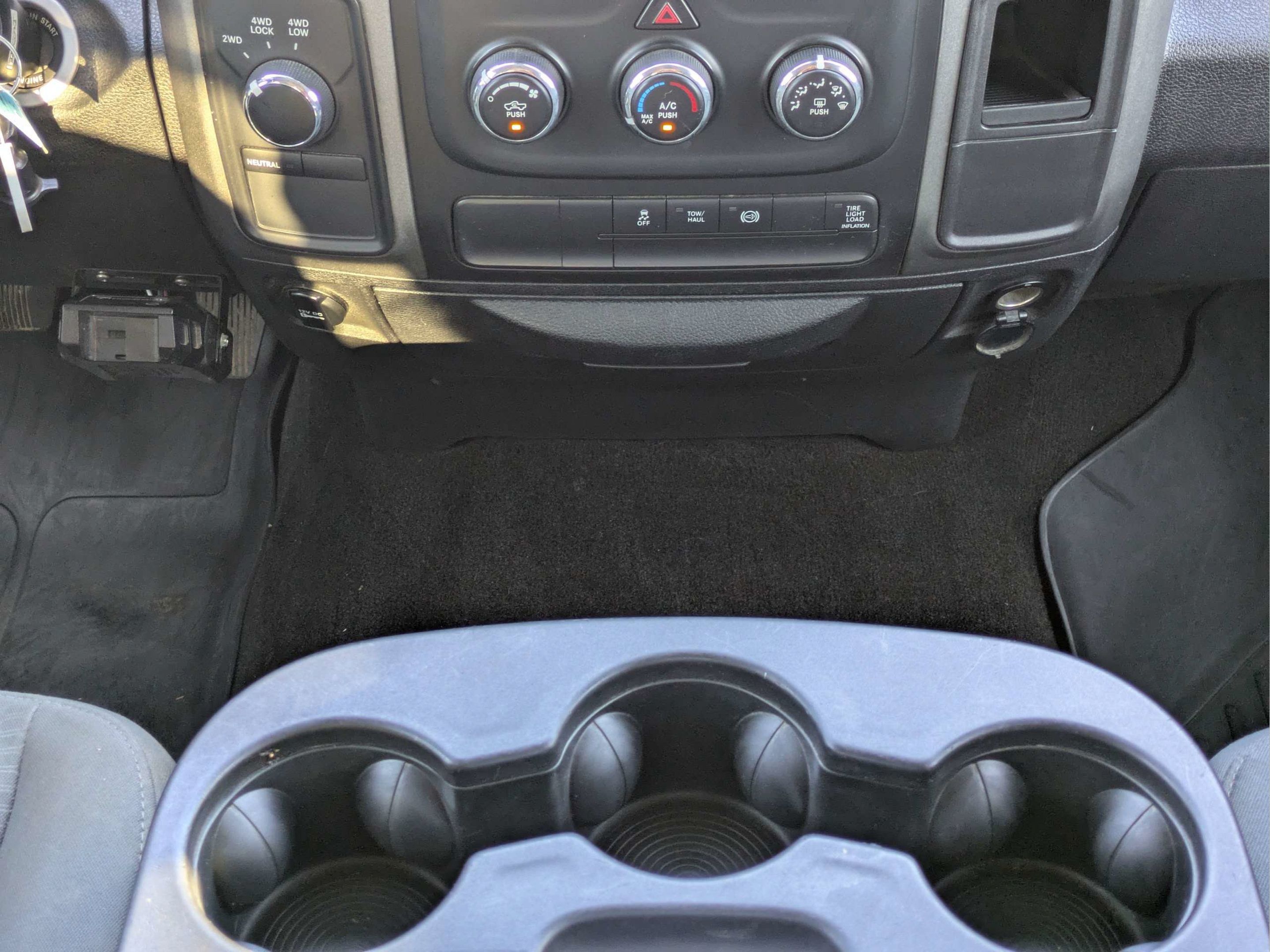 Used 2013 RAM 2500 Tradesman w/ Chrome Appearance Group AWD/4WD image 18