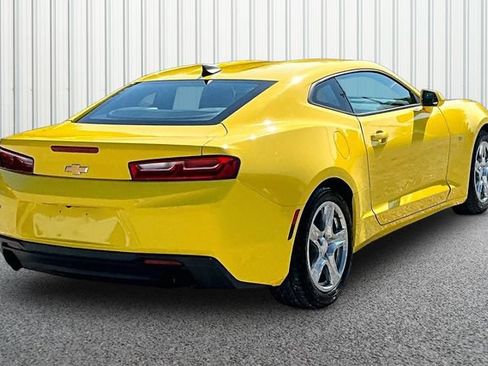 Used 2018 Chevrolet Camaro LT RWD image 10