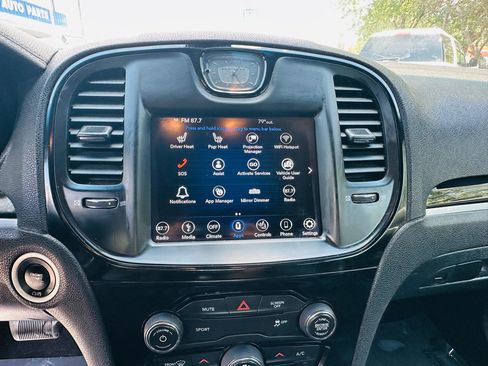 Used 2019 Chrysler 300 S image 18