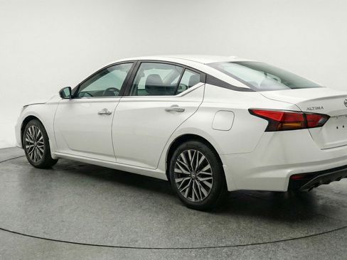 Used 2025 Nissan Altima 2.5 SV image 6
