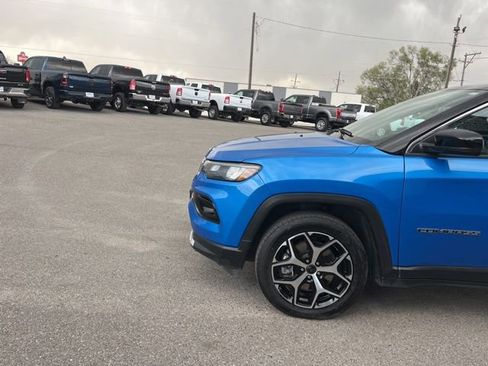 Used 2025 Jeep Compass Limited AWD/4WD image 4