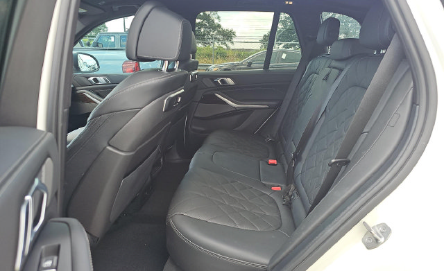 Used 2024 BMW X5 xDrive50e w/ Premium Package AWD/4WD image 6