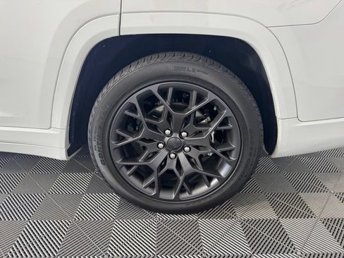 Used 2023 Jeep Grand Cherokee L Summit AWD/4WD image 14