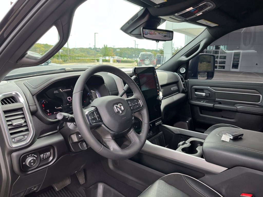 Used 2026 RAM 2500 Laramie AWD/4WD image 7