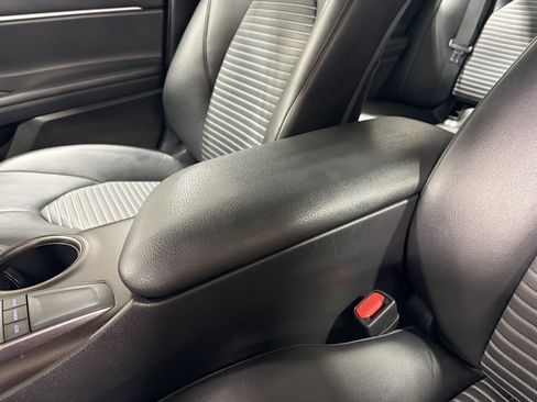 Used 2022 Toyota Camry SE FWD image 26