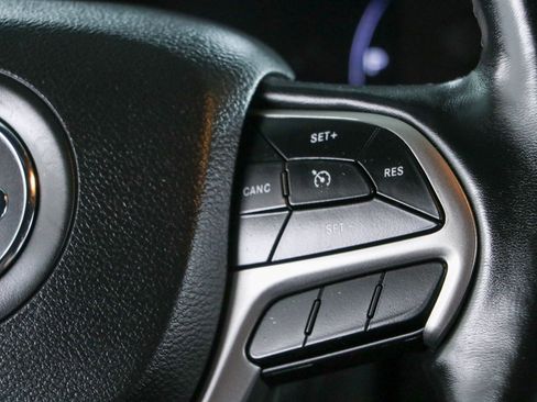 Used 2022 Jeep Grand Cherokee Laredo X AWD/4WD image 14